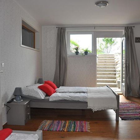 Apartma Romana Spodnji Otok Exteriör bild